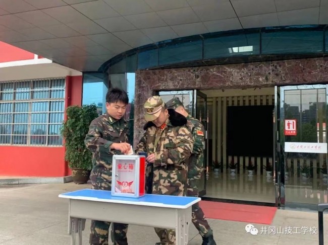 爱心点燃希望，真情传递温暖—我校师生为学生意外摔伤的家属捐款献爱心